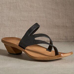 Cupertino Sandals Leather Black Color Made in USA By CYDWOQ